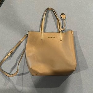 Michael Kors shoulder bag used in great condition has interior change purse
